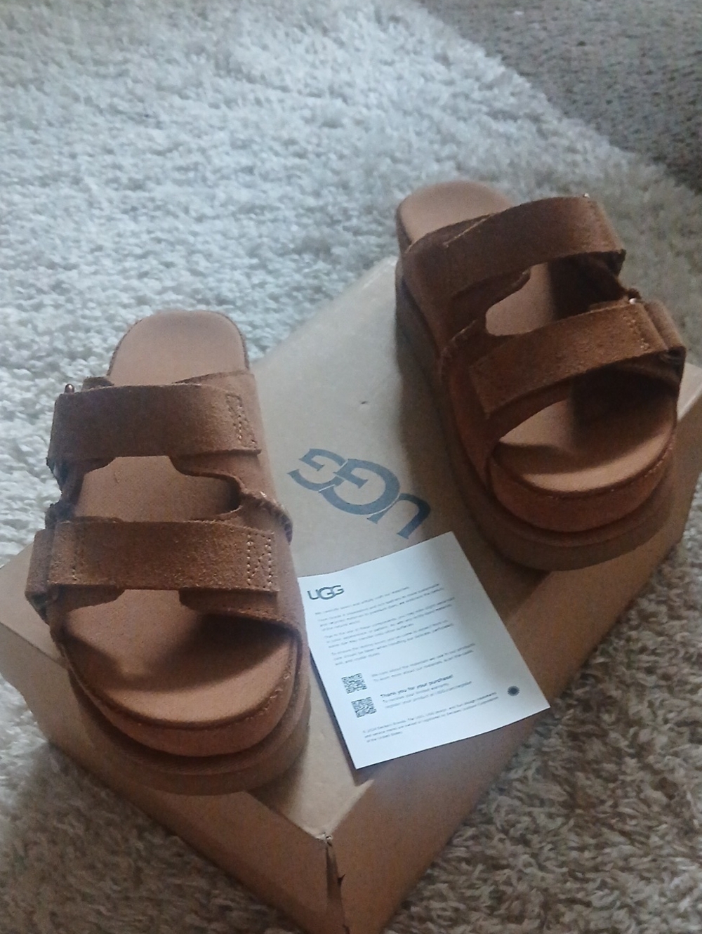 NWIT UGG SANDALS